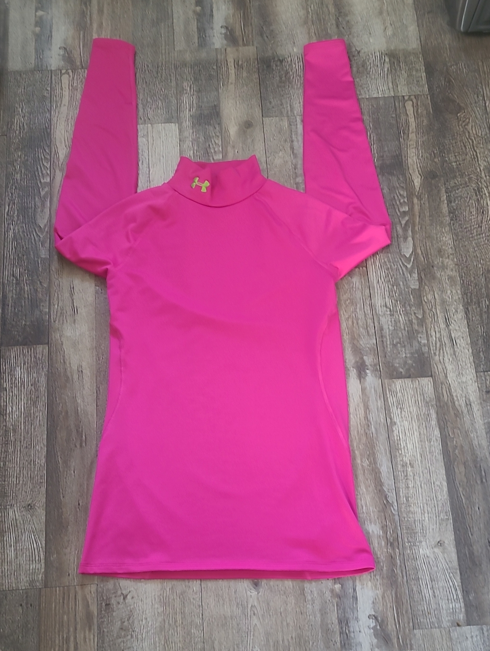 Under Armour Cold Gear compression baselayer running top, sz med